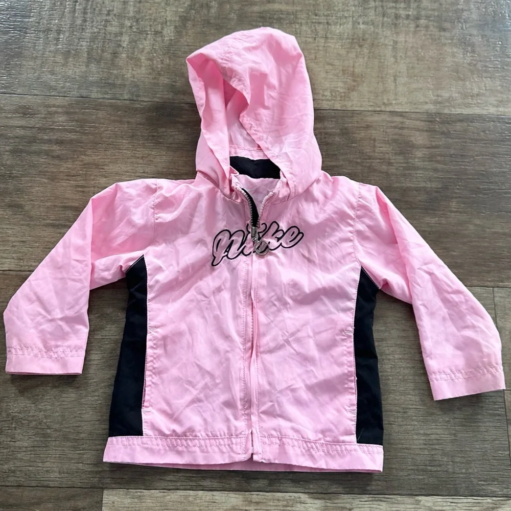 Nike baby girls light weight wind breaker coat with hood light pink and black